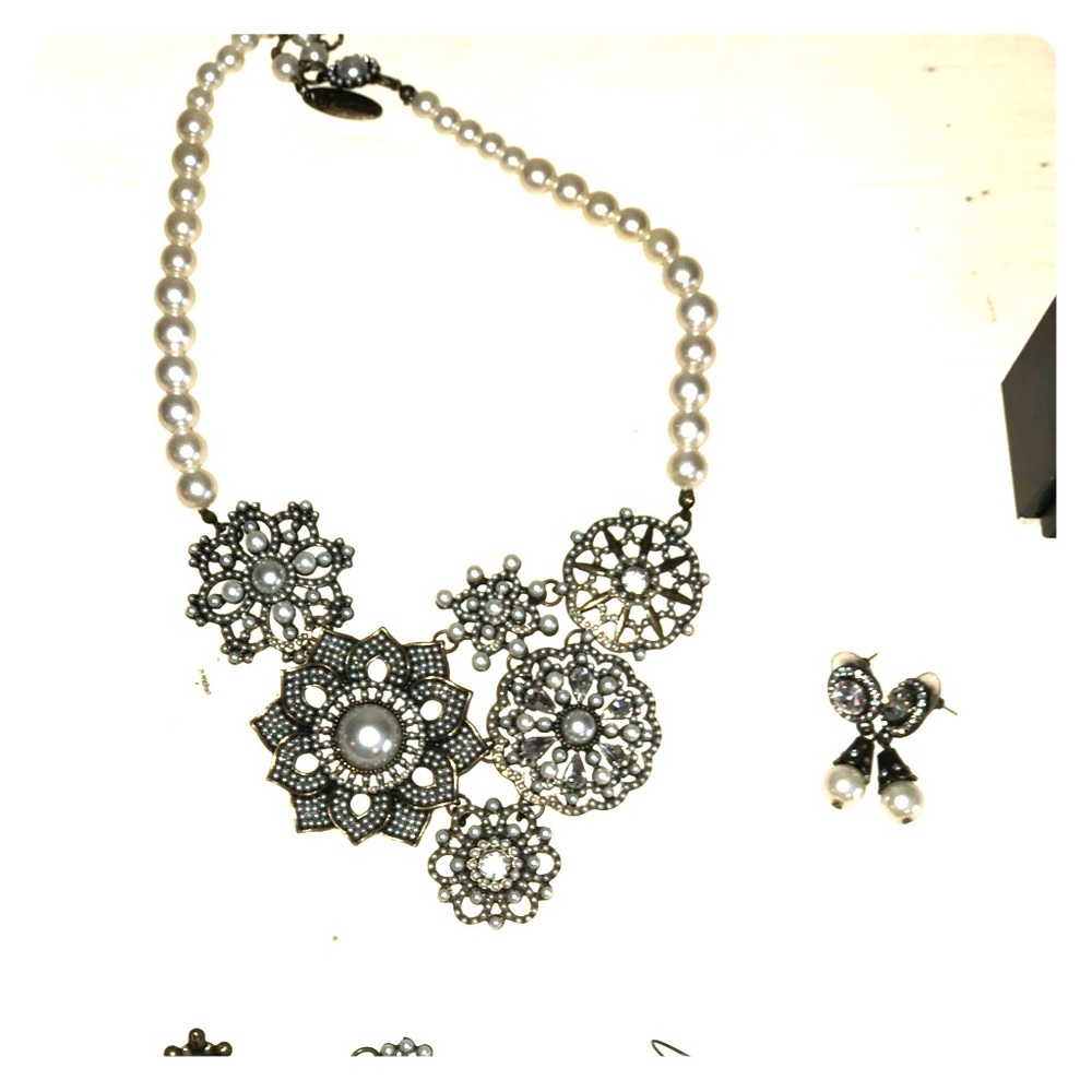 Plunder Necklace, Bracelet and 2 pair earrings